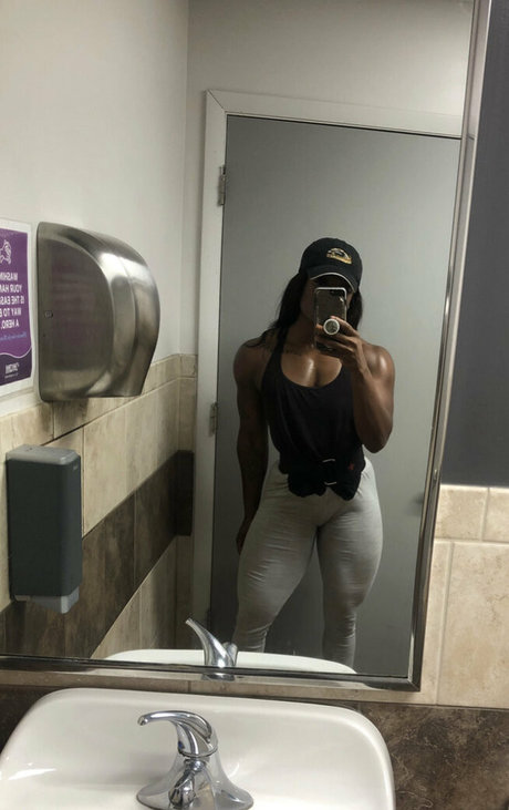 ebonymuscle Nacktbilder von OnlyFans geleakt