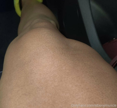 ebonymuscle OnlyFans geleakt.