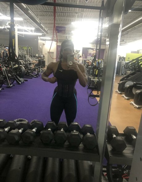 ebonymuscle NurlyFans-Pornoleaks