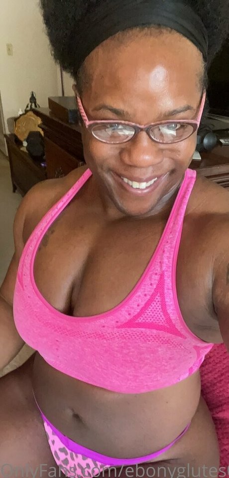 ebonyglutes01 OnlyFans Striptease