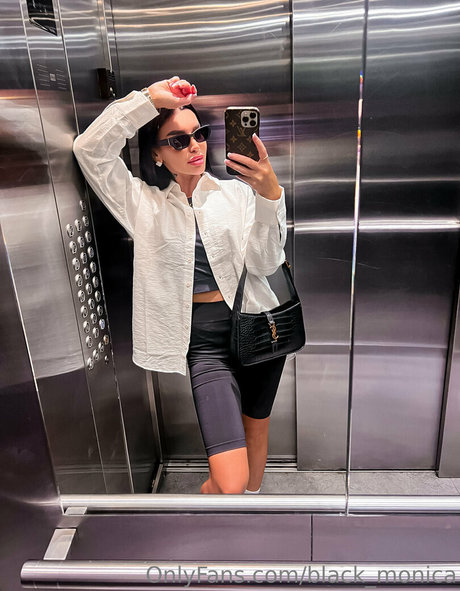 black monica OnlyFans Nacktfotos
