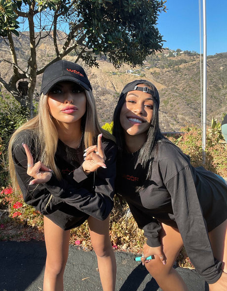 thatonegirlmikeyvlogs OnlyFans Strip