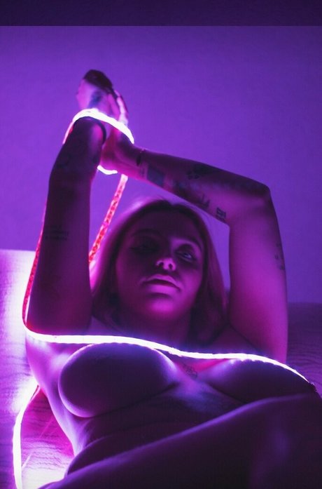 Stef Mwndstef OnlyFans nackte Brüste