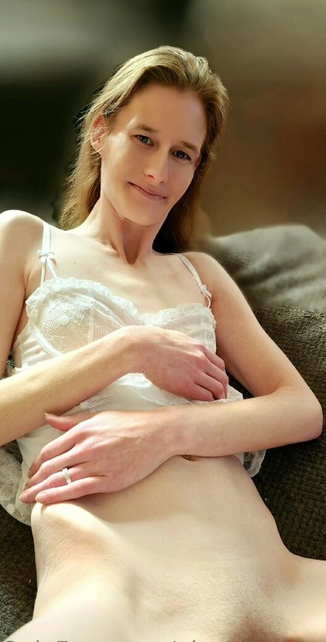 plants and piercings Nacktbilder von OnlyFans