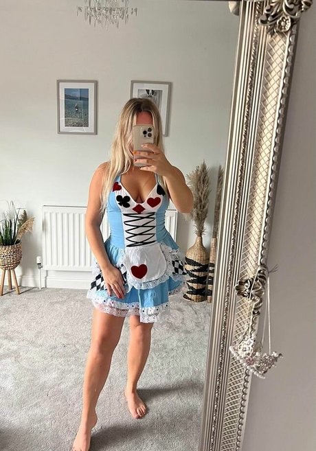 D arcy Ingle OnlyFans Striptease