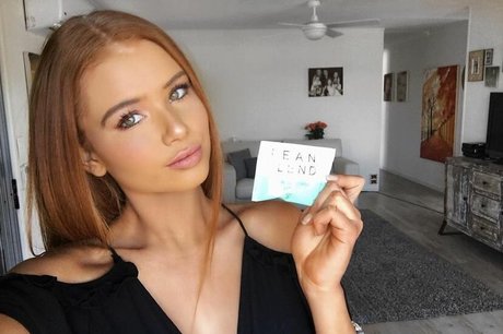 teen trans onlyfans Aktbilder Hinter-den-Kulissen