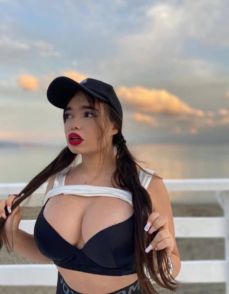 Kittyhere17 OnlyFans nackte Brüste