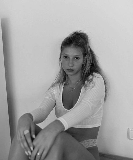 Roni Zouler Nackt auf OnlyFans