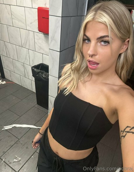 cobraj OnlyFans Striptease