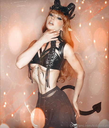 REQ Kiddenkatt Nacktbilder OnlyFans