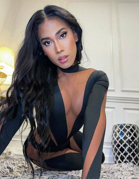 kira asia ts OnlyFans Sextape