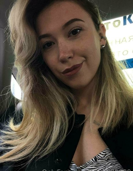 emilly xo OnlyFans-Leaks