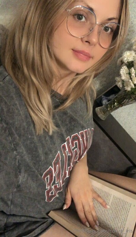 curvy iris OnlyFans Nackt Content