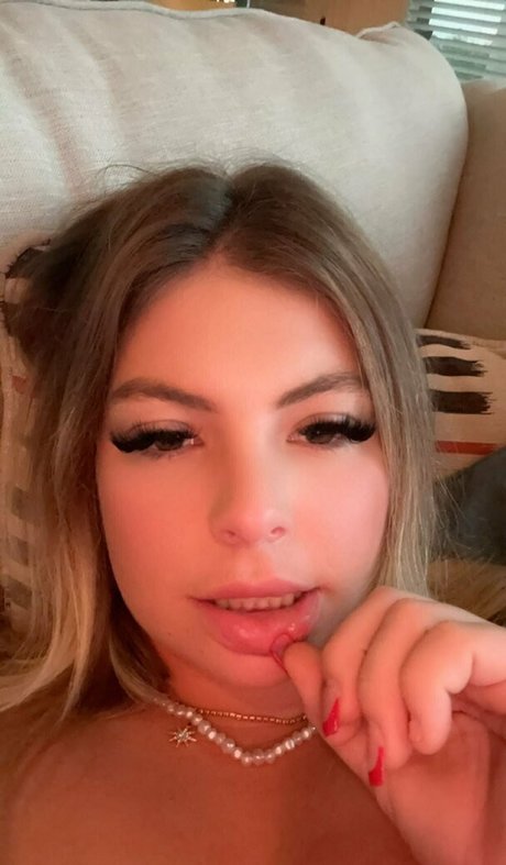 lilyhazexx OnlyFans explizite Inhalte