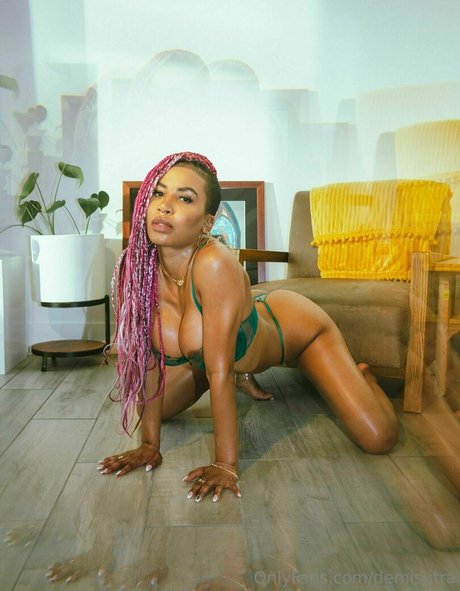 Demi Sutra Nacktbilder von OnlyFans