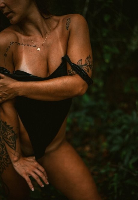 Ana E_ OnlyFans Brüste Bild