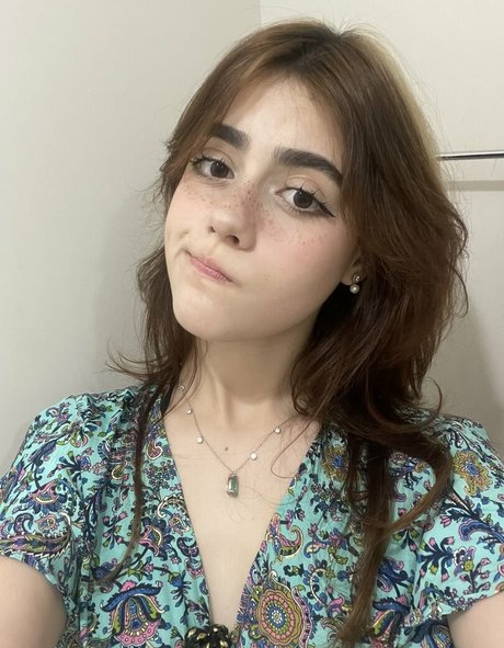 Isabella Angelina OnlyFans Leaj