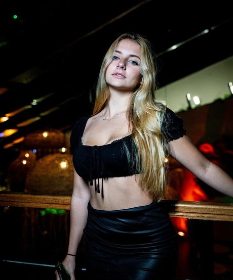 Julie Remoissenet Nacktpornos von OnlyFans geleakt