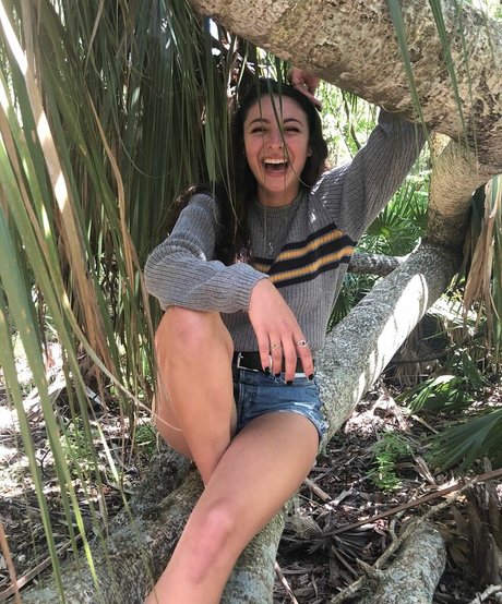 starrysighh OnlyFans schlank