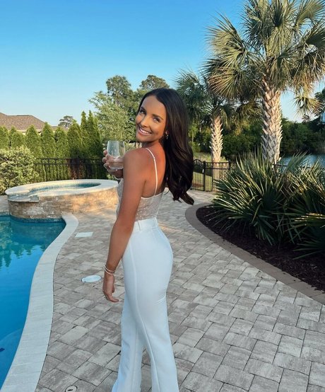 Allie Rosadino Nackt auf OnlyFans