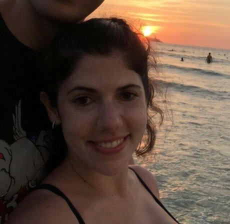 Emily Helen Barry OnlyFans Fotos