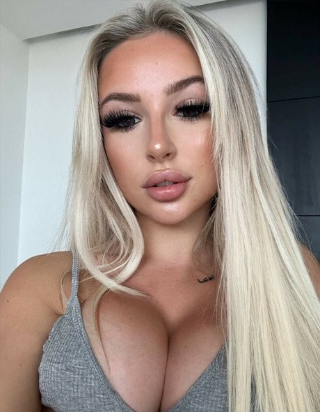 sophielouise1x OnlyFans Model Bilder