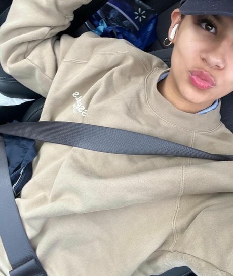 Holly Hennessy OnlyFans Leak