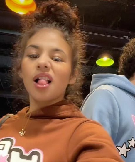 Holly Hennessy OnlyFans Leaks