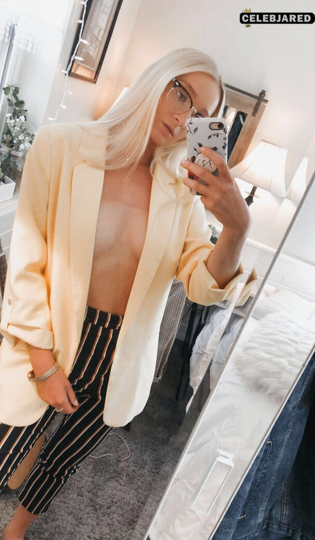 Zola Bzdek Nackt auf OnlyFans