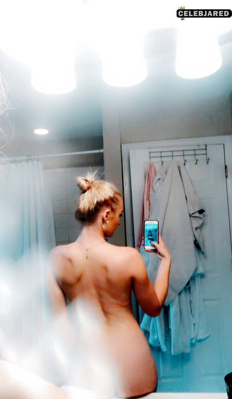 Zola Bzdek OnlyFans-Leaks