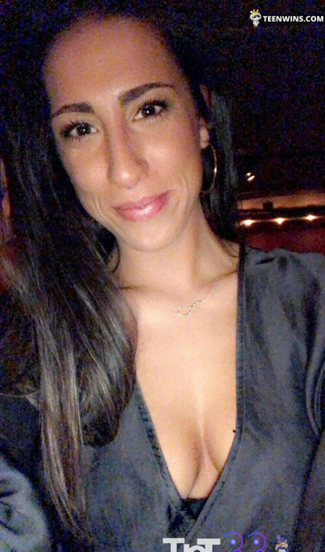 Emily Varadian OnlyFans Lesbisch