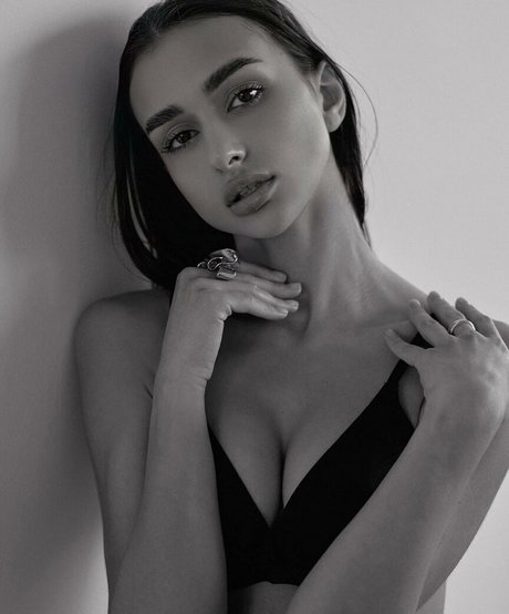 Dari Vladymyrova OnlyFans Nackt Content