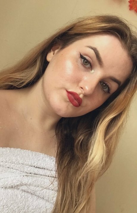 Payautumn NurlyFans-Brüste