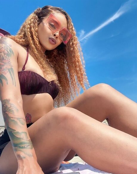 autumn nightt Nacktbilder von OnlyFans