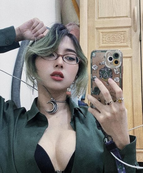 Mercury Nguyen NurlyFans-Pornos