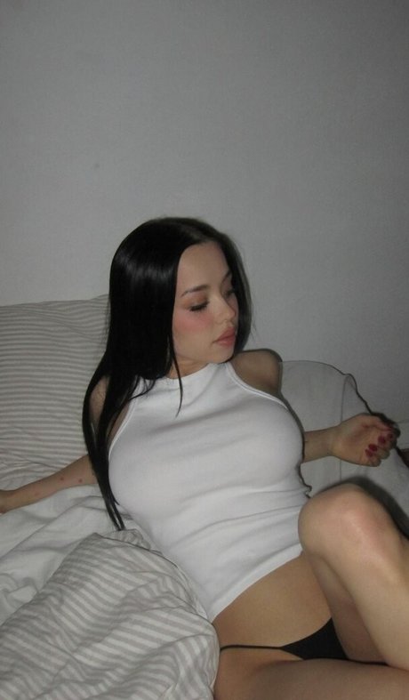 lyna com OnlyFans Striptease