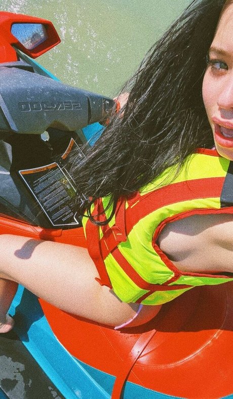 lyna com OnlyFans nackte Brüste