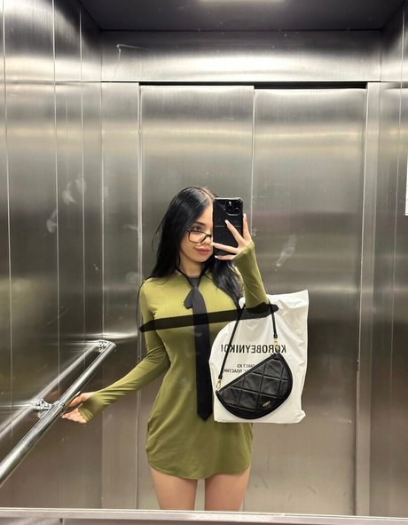 lyna com OnlyFans-Leaks