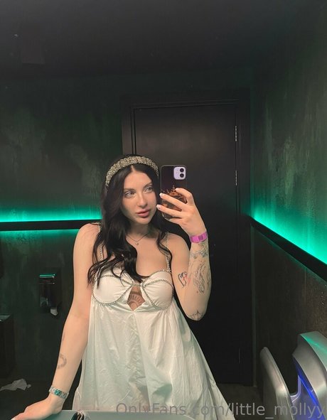 little mollyy OnlyFans Model Bilder