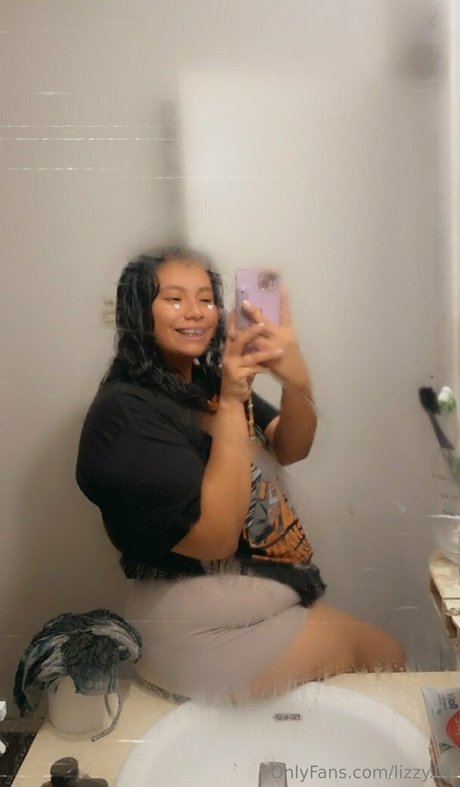 lizzy 02 Nackt auf OnlyFans Leak