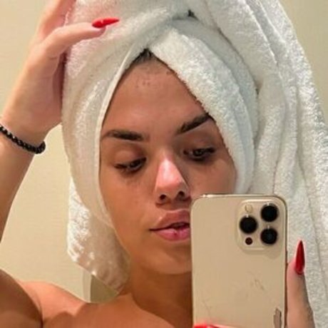 Valentina Midget OnlyFans-Sex