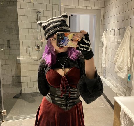 Allykitti NurlyFans-Brüste