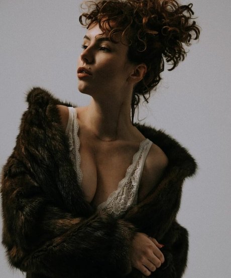 curlywiktoria OnlyFans Arsch Leak