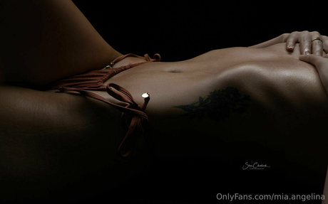 mia angelina OnlyFans explizite Inhalte