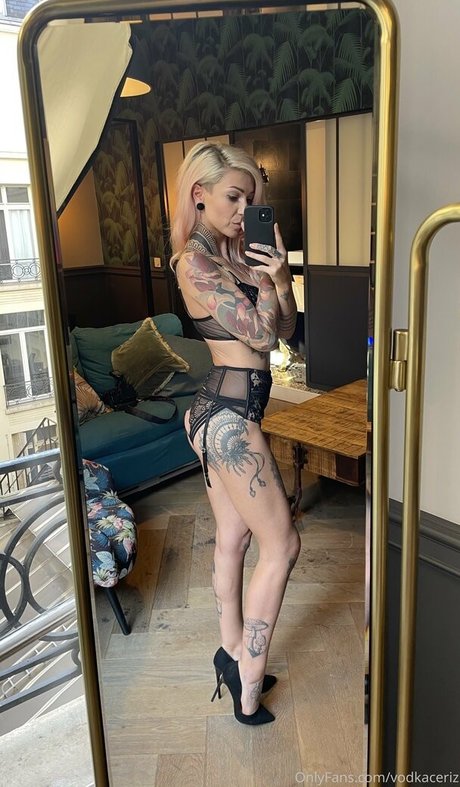 CerizVodka Oben ohne OnlyFans