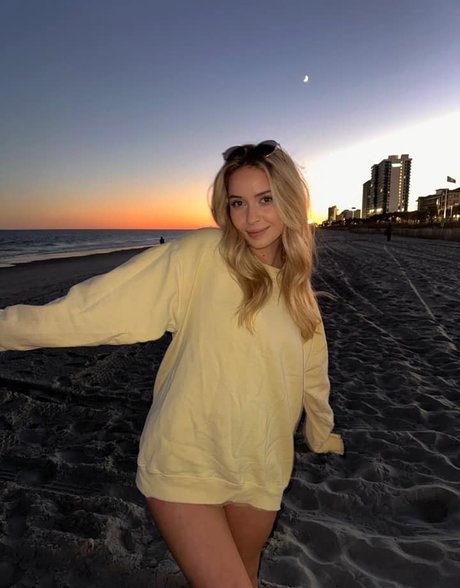 Caitlin Betterly OnlyFans Brüste Bild