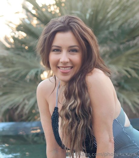 phoenixmoon OnlyFans schlank