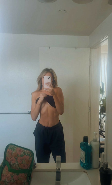 Emmy Corinne Nacktbilder-Leaks von OnlyFans