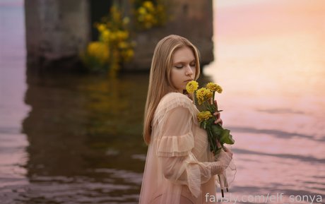 Elf sonya Nacktbilder von OnlyFans geleakt