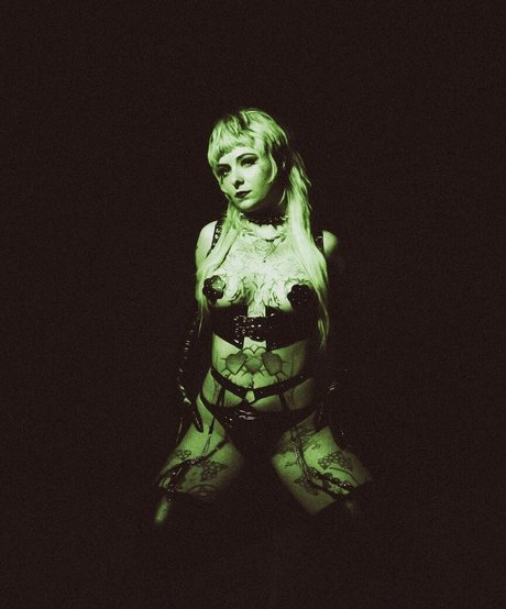 Avalon Valore Nackt auf OnlyFans Leak